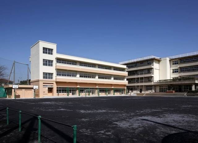 小学校　横浜市立都田西小学校（小学校）まで919m