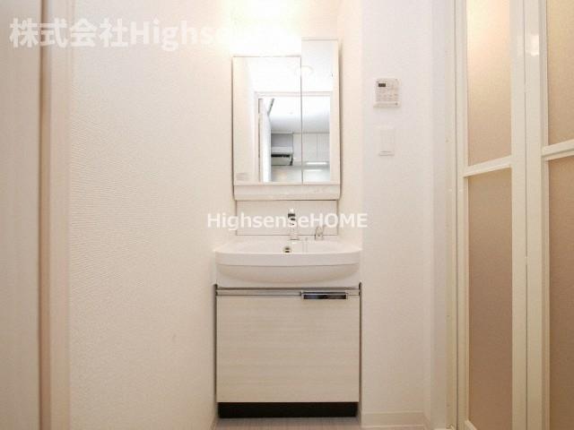 洗面設備　朝の身支度には欠かせない独立洗面化粧台