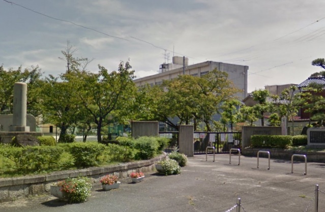 中学校　橿原市立八木中学校（中学校）まで2060m