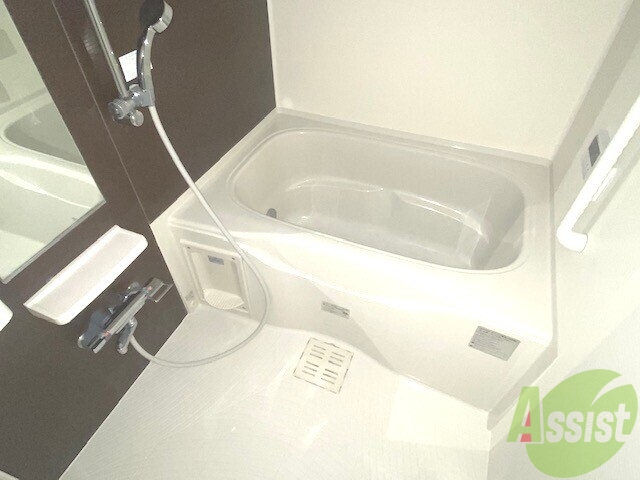 バス・シャワールーム　追い焚き機能付きですのでいつでも温かいお風呂に入れます。