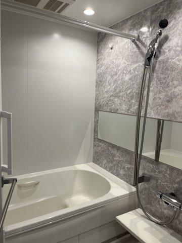 バス・シャワールーム　浴室乾燥暖房機や追い焚き付きで便利なお風呂♪