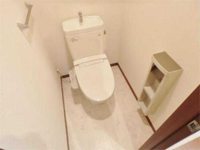 トイレ　嬉しいウォシュレット付き