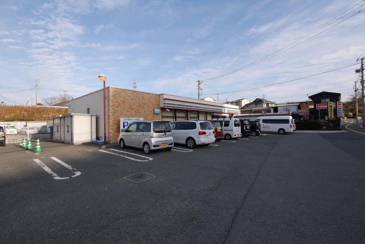コンビニ　セブンイレブン（コンビニ）まで752m