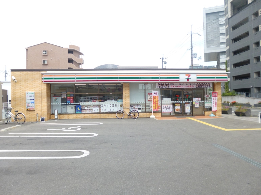 コンビニ　セブンイレブン 奈良三条大宮町店（コンビニ）まで427m