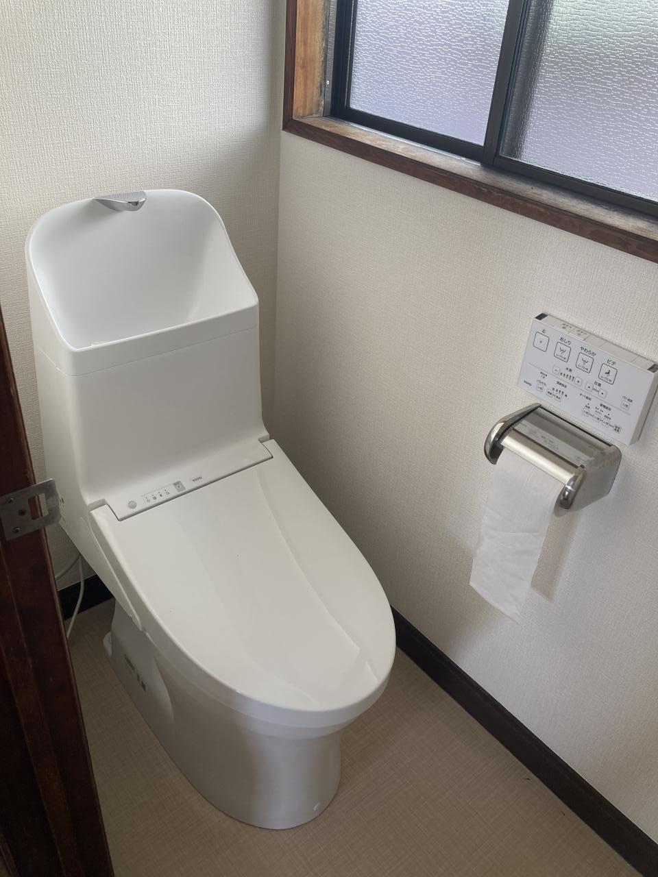 トイレ　温水器付きのトイレを新設