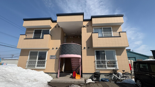 建物外観　木造２階建て♪