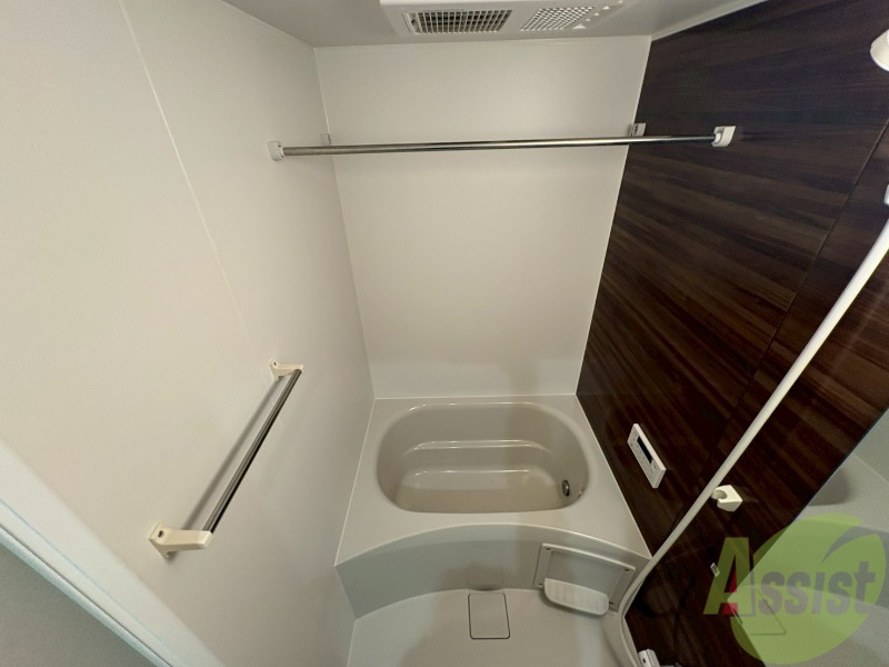 バス・シャワールーム　浴槽が広いので日々の疲れも癒されますね。