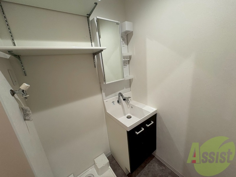 洗面設備　独立洗面台が付いてるので日々の身支度もできますね。