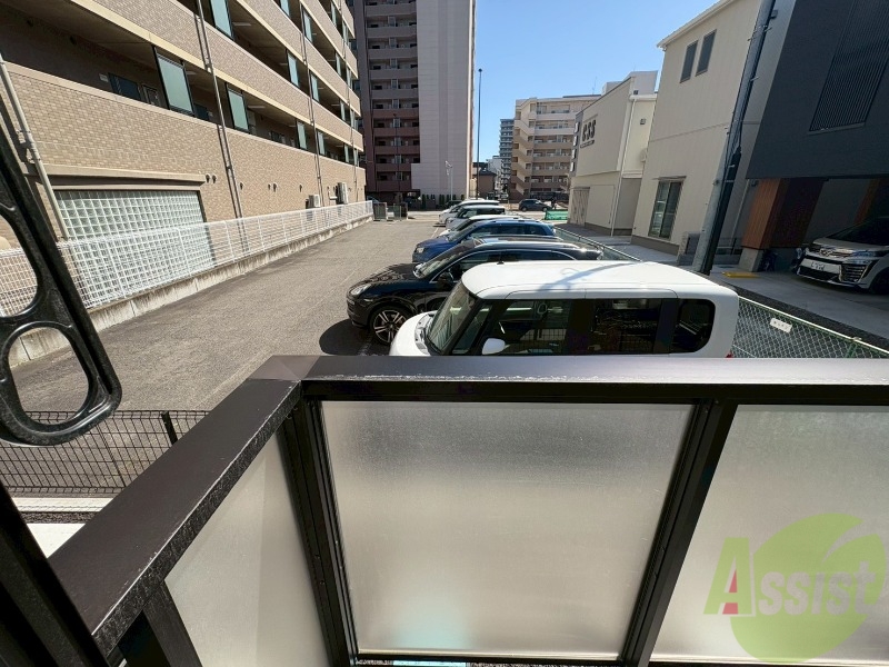 バルコニー　バルコニーに物干しがあるので洗濯物が干せます。