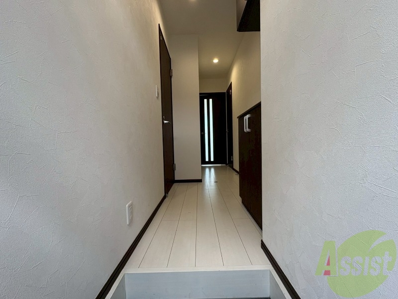 玄関　玄関が広く開放感があり風通しも良いです。