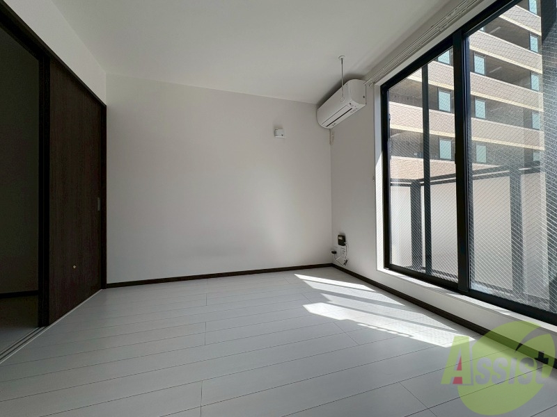 居室・リビング　８帖のリビングです。お部屋を広く使えます。