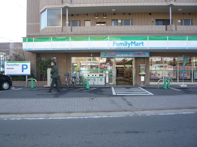 コンビニ　ファミリーマート（コンビニ）まで600m