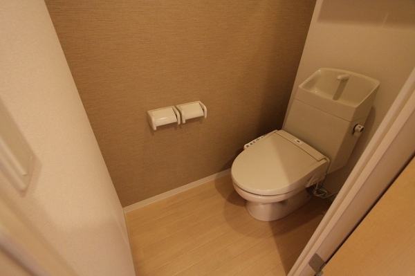 トイレ　温水シャワー付きトイレです