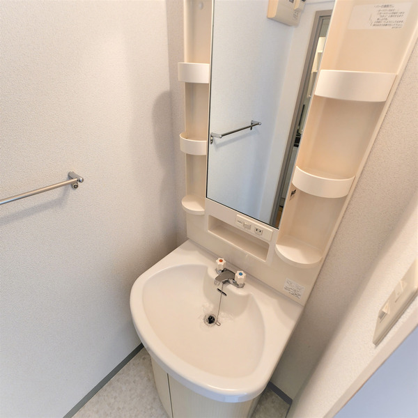 洗面設備　身支度に欠かせない独立洗面台♪