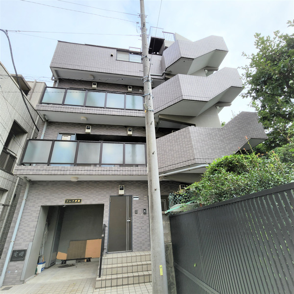 エントランス　管理の行き届いたエントランスです♪
