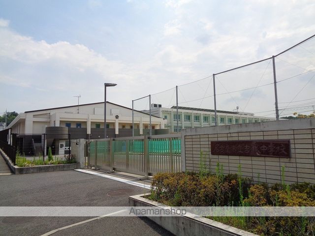 中学校　吉根中学校（中学校）まで852m