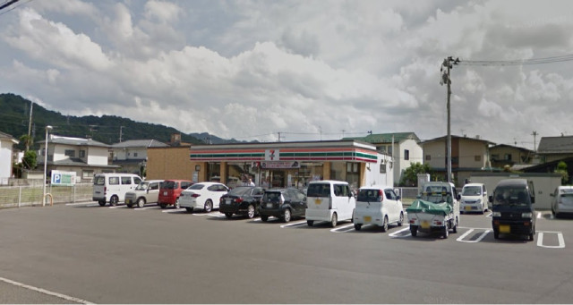 コンビニ　セブンイレブン東浜町店（コンビニ）まで500m