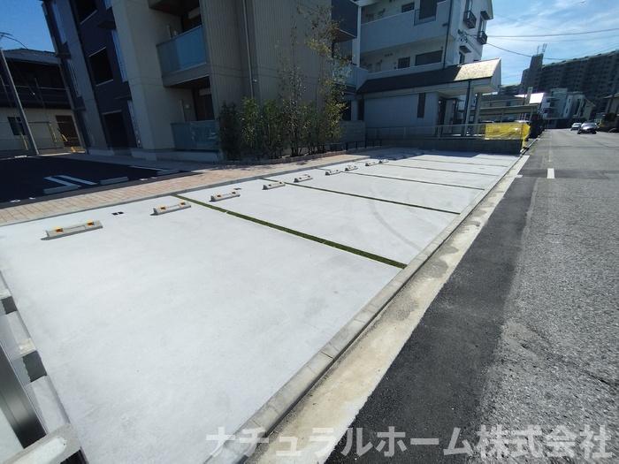 駐車場　駐車場（西側）