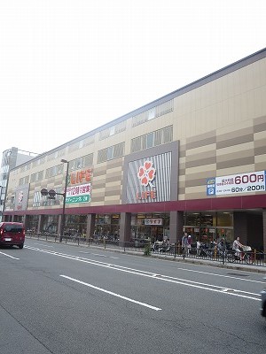 スーパー　ライフ 二条駅店（スーパー）まで124m
