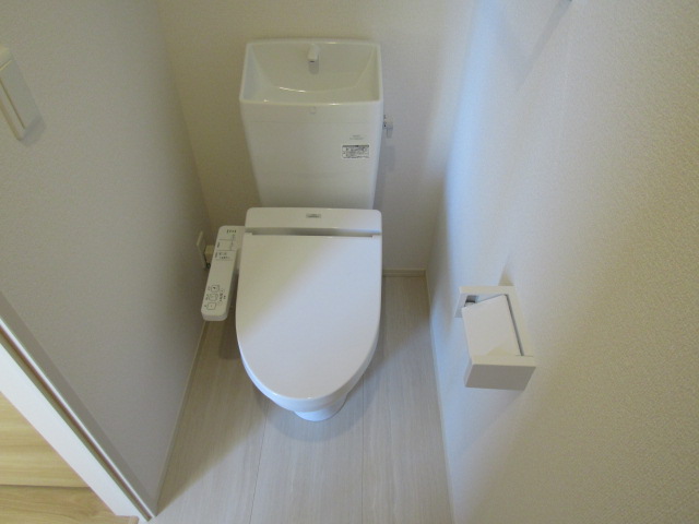 トイレ　※同ハウスメーカー、同時期施工の新築写真です。