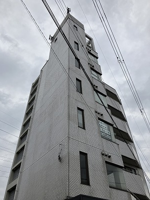 建物外観　エレベータ付きで、重い荷物があっても便利です！