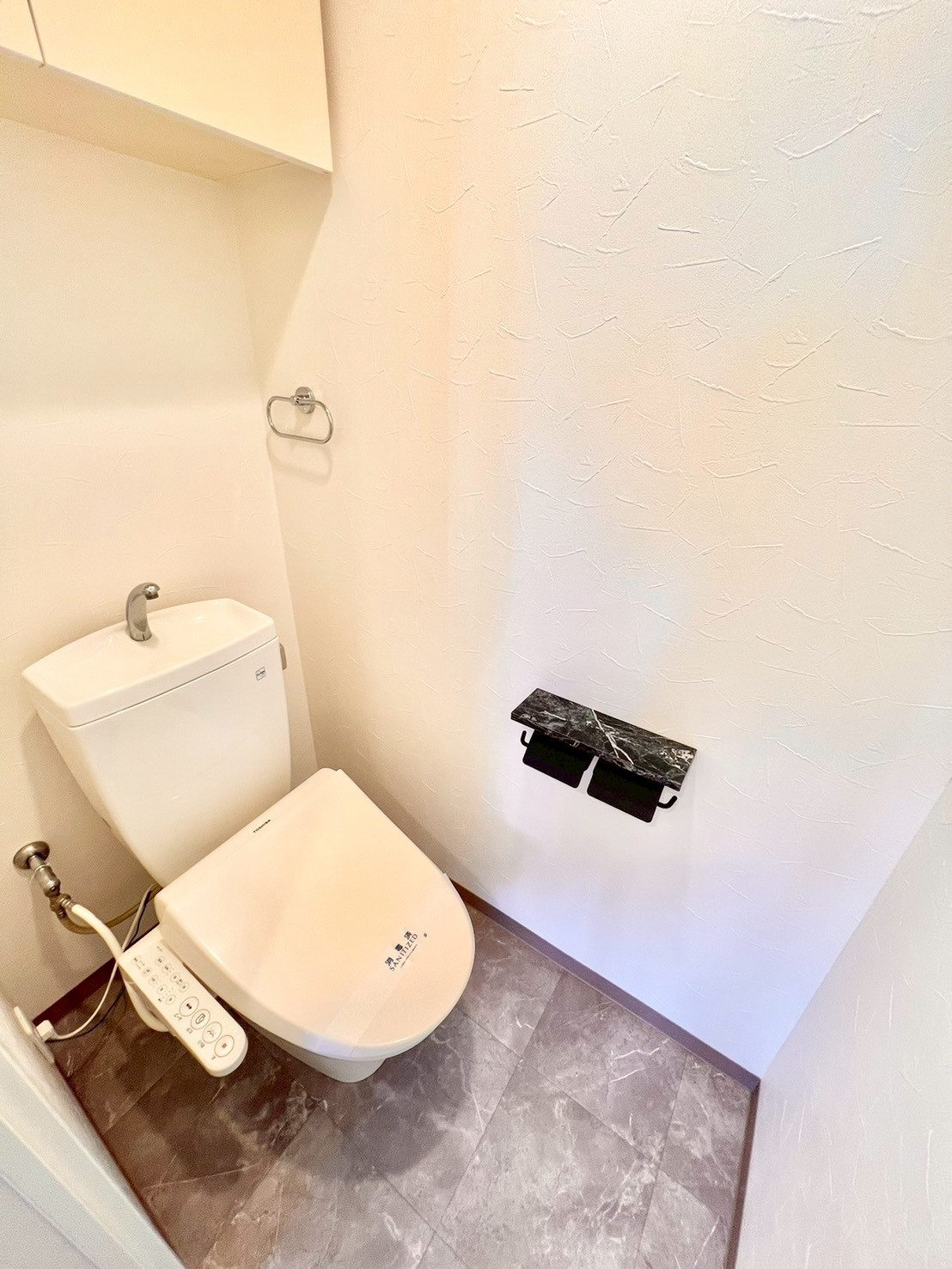 トイレ　トイレ内オシャレなクッションフロア