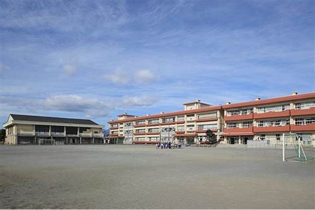 小学校　高崎市立塚沢小学校（小学校）まで646m