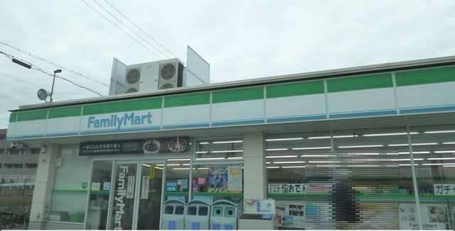 コンビニ　ファミリーマート箕面小野原西店（コンビニ）まで800m