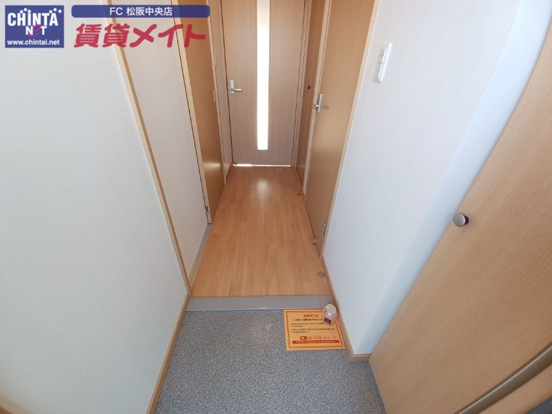 玄関　同物件別室写真