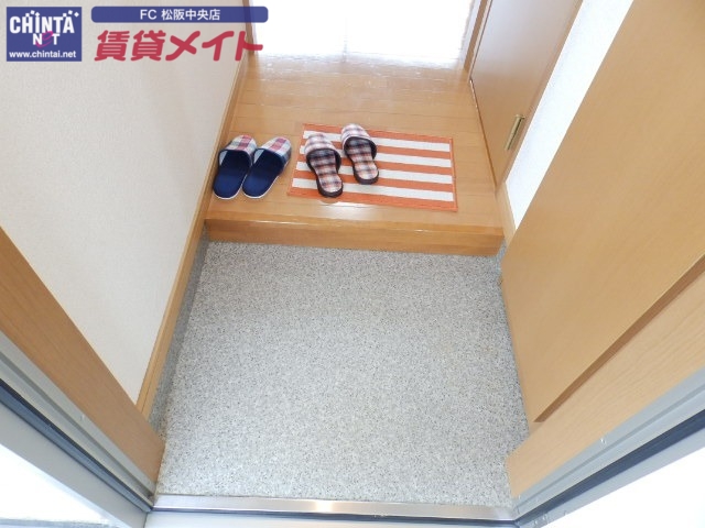 玄関　別部屋同タイプです