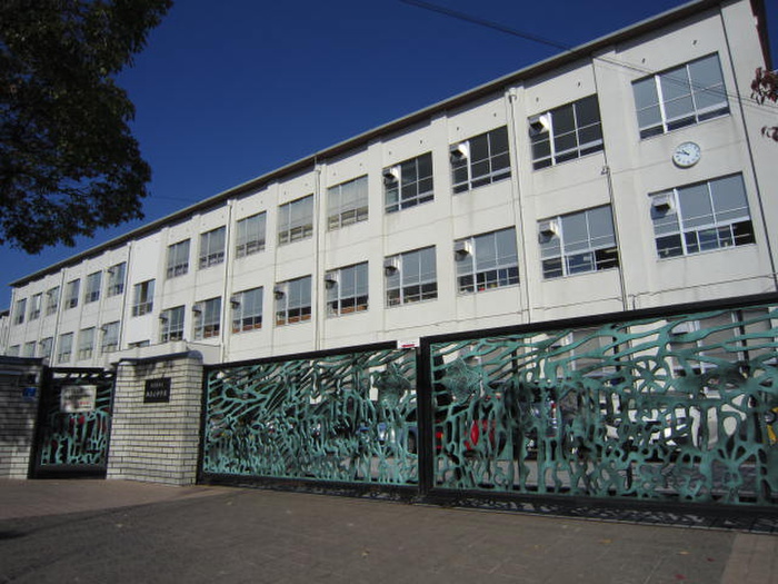中学校　御幸山中学校（中学校）まで690m