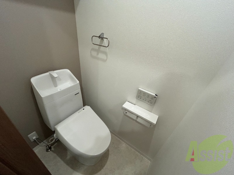 トイレ　トイレはウォシュレット機能付きです。安心して使用できますね。
