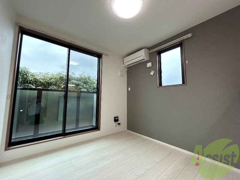 居室・リビング　６．６帖の洋室です。生活のメインとなる部屋ですね。
