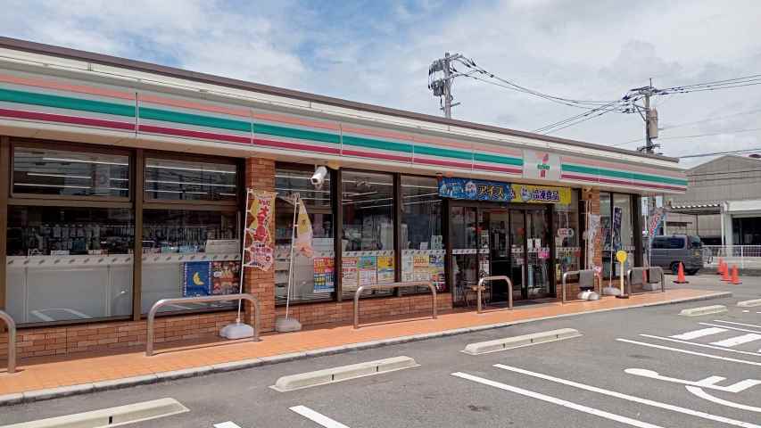 コンビニ　セブン－イレブン那珂川今光１丁目店（コンビニ）まで784m