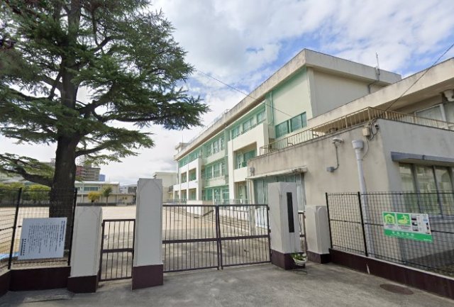 小学校　豊中市立蛍池小学校（小学校）まで580m