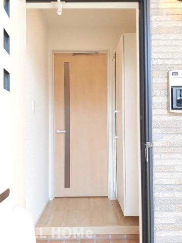 玄関　当社、チルホームのHPもご覧ください(^^)/物件情報多数♪
