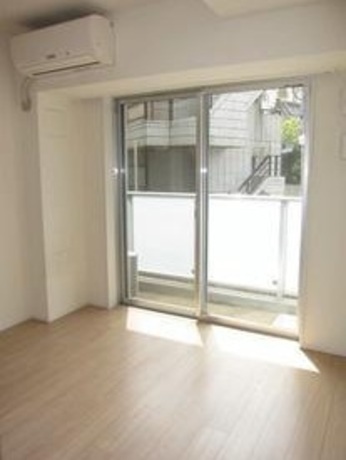 居室・リビング　別号室の参考写真になります。