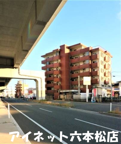 建物外観　セキュリティの整った2LDK物件です。