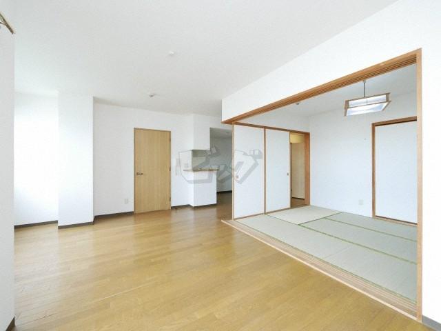 その他　和室が開放的な間取りになっております。