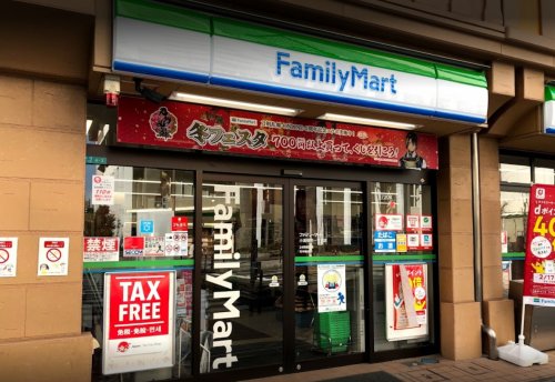 コンビニ　ファミリーマート 小浦桜川一丁目店（コンビニ）まで299m