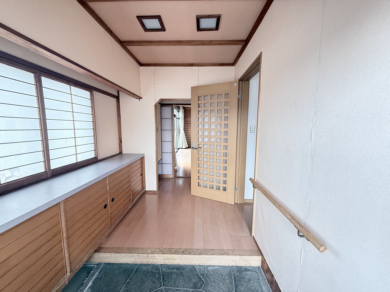 玄関　下駄箱