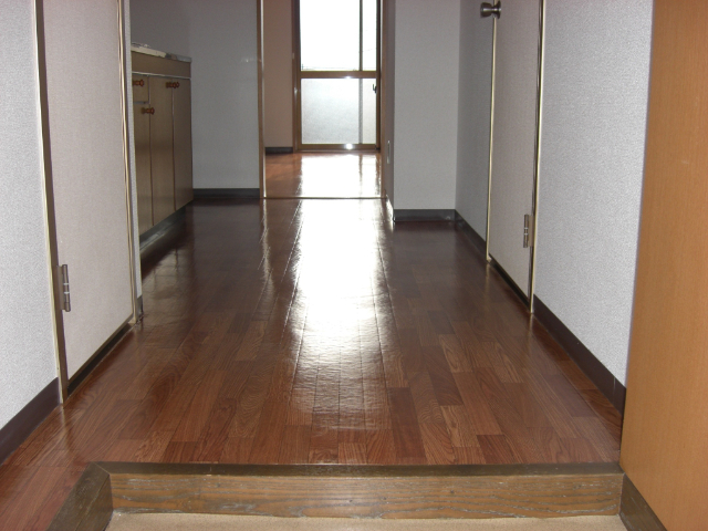 玄関　同タイプ別部屋の写真です。
