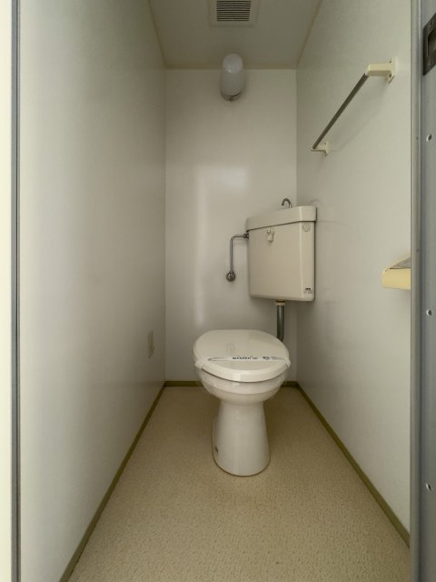 トイレ　同物件別号室のものです。