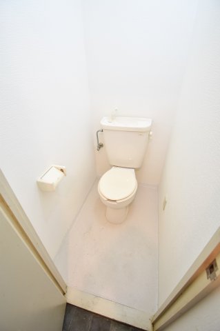 トイレ　清潔感があるトイレです。入るとホッとする、そんな空間。