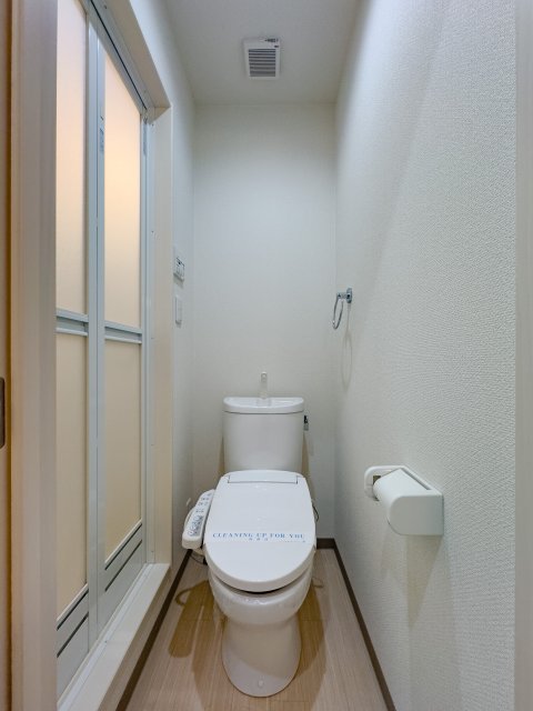 トイレ　同物件別号室のものです。