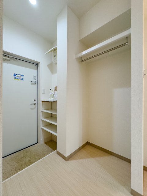 玄関　同物件別号室のものです。