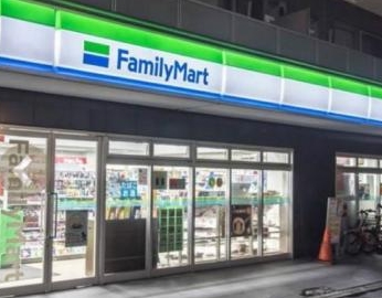 コンビニ　ファミリーマート西麻布霞町店（コンビニ）まで307m