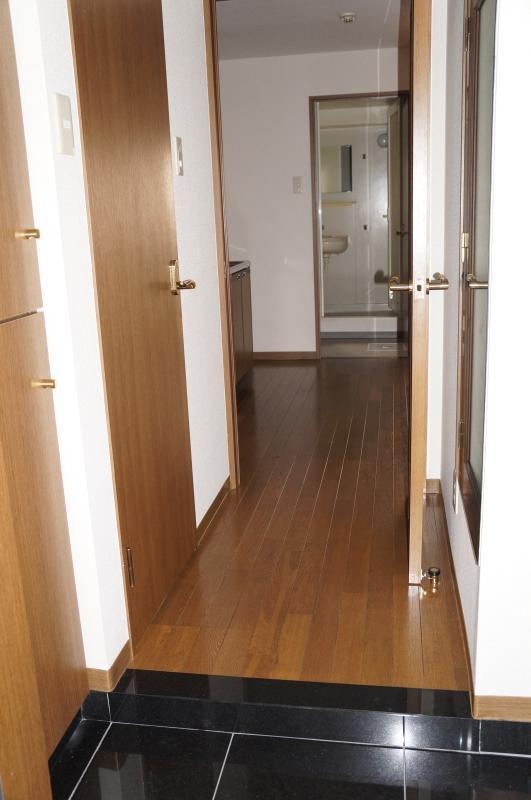 玄関　参考写真（同物件別部屋）