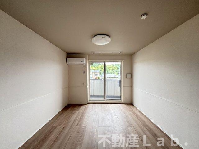 居室・リビング　※同一建物別号室のお写真です。