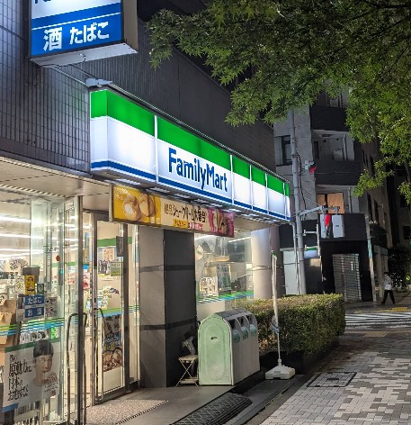 コンビニ　ファミリーマート新川中央大橋店（コンビニ）まで288m